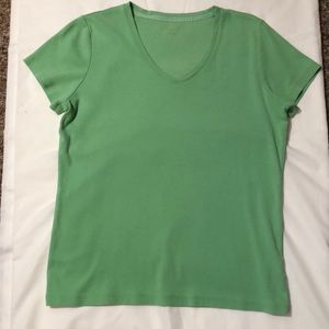 Women’s green V-neck T shirt size M Good condition